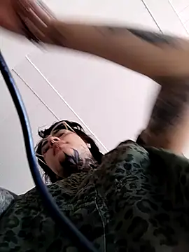 taaylor33 online show from November 19, 2025, 5:57 pm