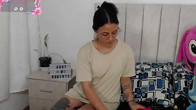 Snapshot of anny_roberts chatting on October 18, 2025, 11:11 am anny roberts online show from October 18, 2025, 11:11 am