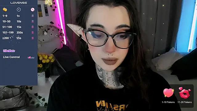 Snapshot of Dixi_Pixi_ chatting on October 25, 2025, 5:48 am Dixi Pixi online show from October 25, 2025, 5:48 am