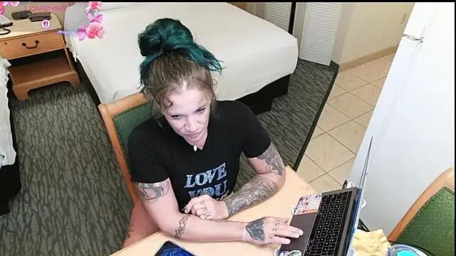 the naked siren online show from September 10, 2025, 5:18 am