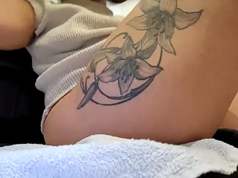 Snapshot of sweethotmilf888 chatting on November 5, 2025, 8:47 am sweethotmilf888 online show from November 5, 2025, 8:47 am