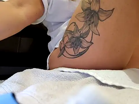 Snapshot of sweethotmilf888 chatting on November 9, 2025, 2:04 pm sweethotmilf888 online show from November 9, 2025, 2:04 pm