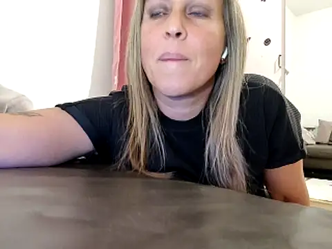 Snapshot of sweethotmilf888 chatting on December 3, 2025, 4:49 pm sweethotmilf888 online show from December 3, 2025, 4:49 pm