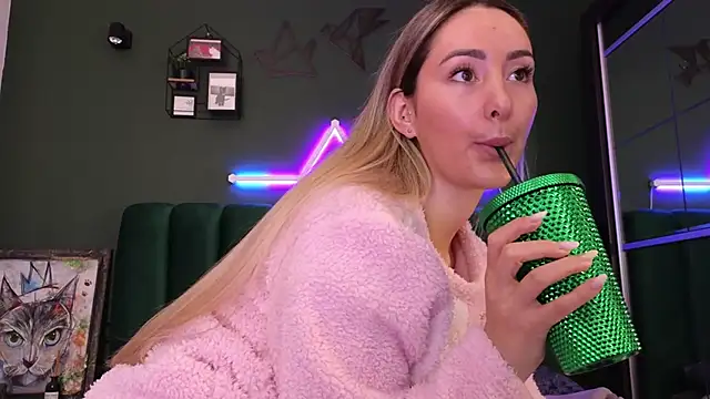 kimmie meow online show from December 22, 2024, 6:26 pm