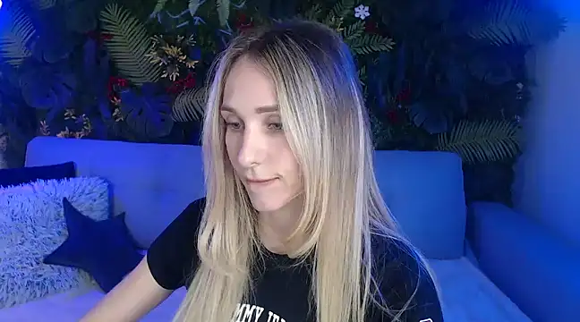 Horny Blond online show from March 11, 2025, 9:02 am