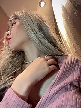 Snapshot of Times__Square chatting on December 15, 2024, 5:13 am Times Square online show from December 15, 2024, 5:13 am