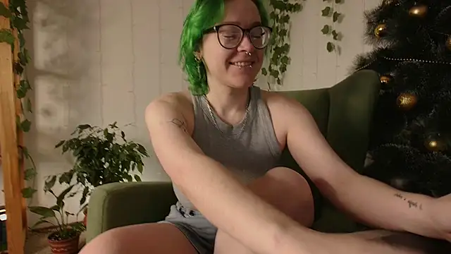 alisahug online show from December 28, 2024, 5:55 am