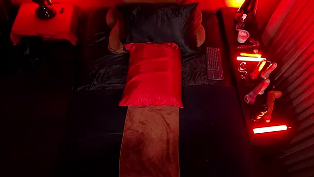 JenniferCD online show from February 25, 2025, 9:57 pm