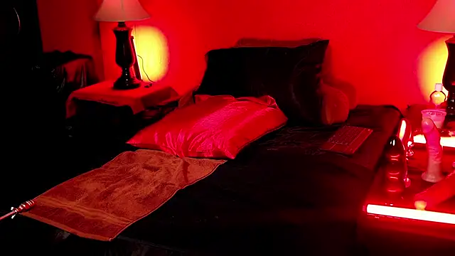 JenniferCD online show from September 22, 2025, 5:48 pm