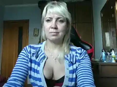 IrinaB1 online show from October 28, 2025, 5:44 am