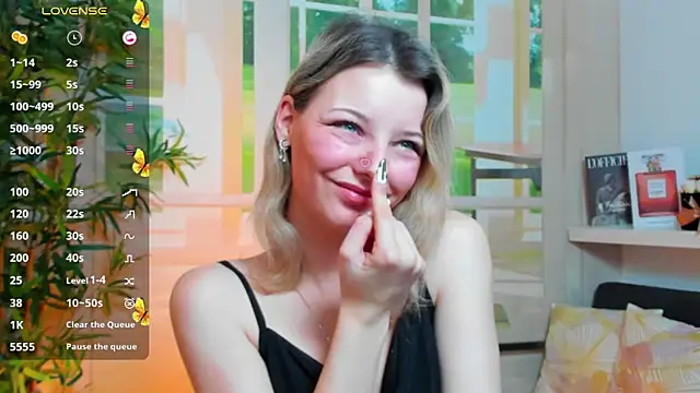 pretty little thing online show from January 29, 2025, 3:04 pm