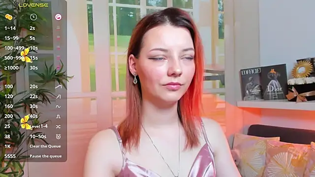 pretty little thing online show from March 5, 2025, 1:39 pm