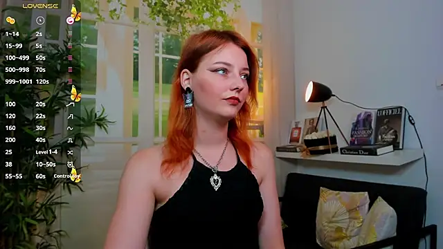 pretty little thing online show from September 25, 2025, 2:10 pm