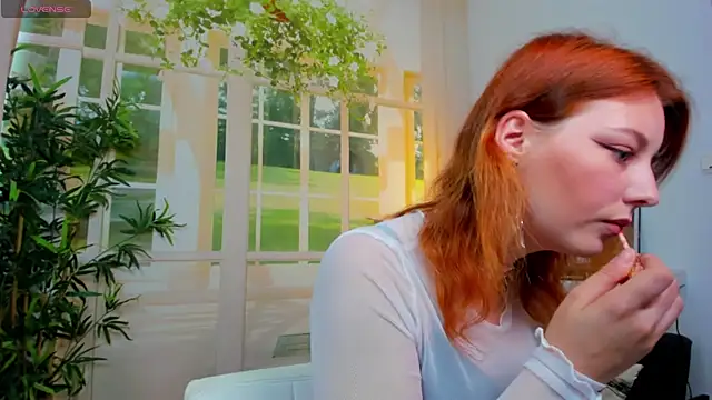 pretty little thing online show from October 5, 2025, 1:09 pm