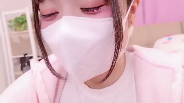 Mia--meow online show from October 28, 2025, 1:36 pm