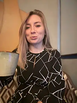 Snapshot of Crazy-Rosa chatting on January 18, 2025, 4:10 pm Crazy-Rosa online show from January 18, 2025, 4:10 pm