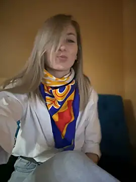 Snapshot of Crazy-Rosa chatting on February 10, 2025, 5:52 pm Crazy-Rosa online show from February 10, 2025, 5:52 pm