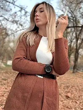 Snapshot of Crazy-Rosa chatting on October 28, 2025, 8:29 am Crazy-Rosa online show from October 28, 2025, 8:29 am