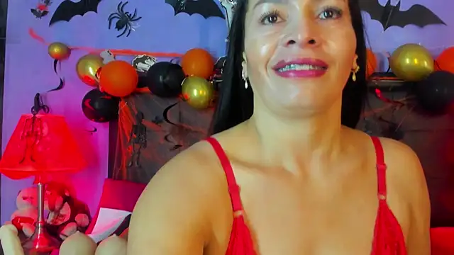 MaduraLuciana online show from October 18, 2025, 10:49 am