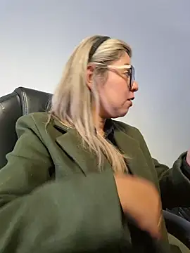 Cata Office-12 online show from November 12, 2025, 9:14 pm