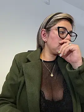 Cata Office-12 online show from November 24, 2025, 8:52 pm