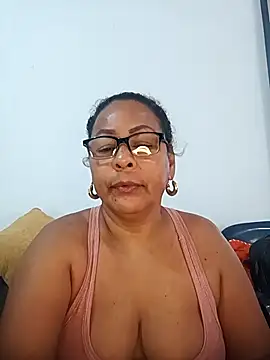 Afroditabichota online show from November 3, 2025, 12:28 pm