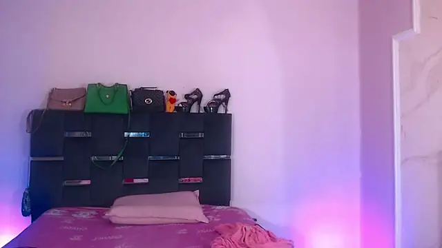 Snapshot of sexy-luna-star-ts chatting on October 31, 2025, 6:58 am sexy-luna-star-ts online show from October 31, 2025, 6:58 am