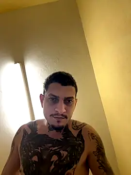 Snapshot of Christopherreis chatting on November 6, 2025, 1:06 am Christopherreis online show from November 6, 2025, 1:06 am