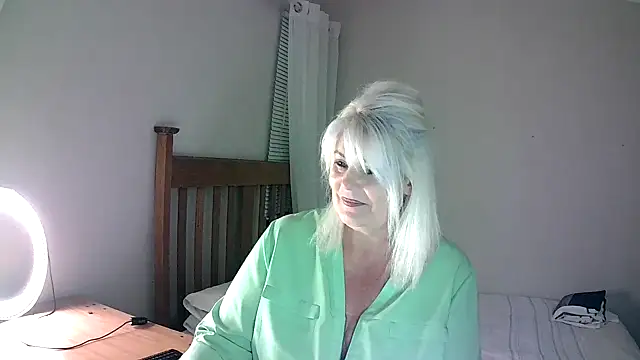 Snapshot of Miahotmilf chatting on February 4, 2025, 7:11 pm Miahotmilf online show from February 4, 2025, 7:11 pm