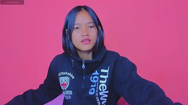 Snapshot of Natsu__ chatting on December 11, 2024, 1:05 am Natsu online show from December 11, 2024, 1:05 am