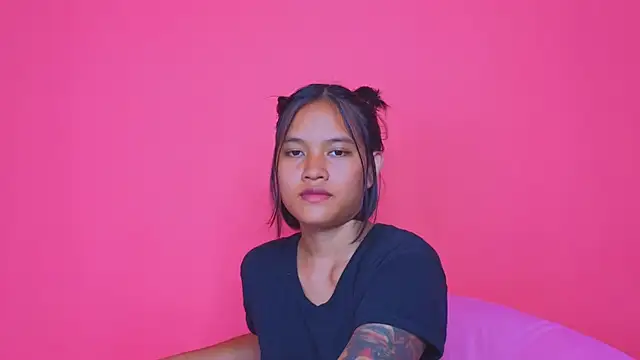 Snapshot of Natsu__ chatting on December 11, 2024, 10:25 am Natsu online show from December 11, 2024, 10:25 am