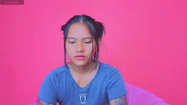 Snapshot of Natsu__ chatting on December 14, 2024, 1:28 am Natsu online show from December 14, 2024, 1:28 am