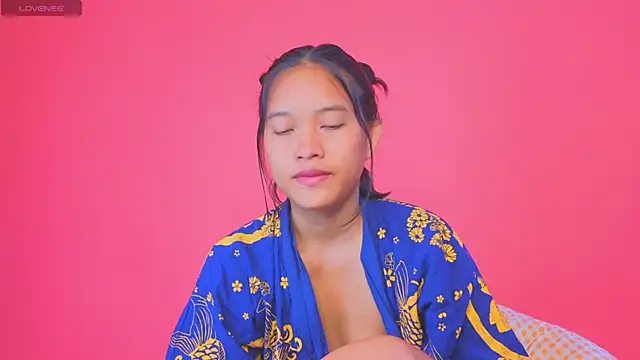 Snapshot of Natsu__ chatting on January 3, 2025, 1:59 am Natsu online show from January 3, 2025, 1:59 am