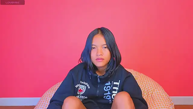 Snapshot of Natsu__ chatting on January 21, 2025, 6:12 pm Natsu online show from January 21, 2025, 6:12 pm