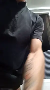 Snapshot of weedmanhot28 chatting on December 17, 2024, 12:12 am weedmanhot28 online show from December 17, 2024, 12:12 am