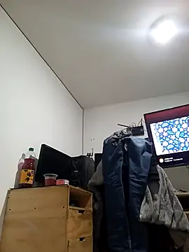 Snapshot of weedmanhot28 chatting on March 5, 2025, 12:05 am weedmanhot28 online show from March 5, 2025, 12:05 am