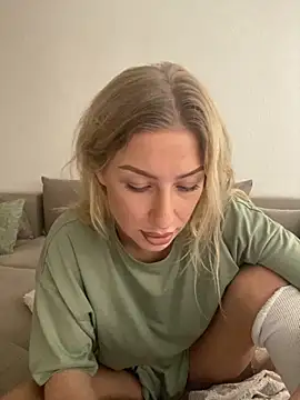 belle98 online show from November 9, 2025, 11:30 am