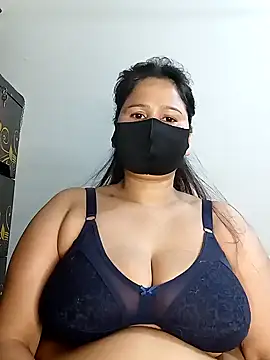 Snapshot of Tishani chatting on January 19, 2025, 11:53 pm Tishani online show from January 19, 2025, 11:53 pm