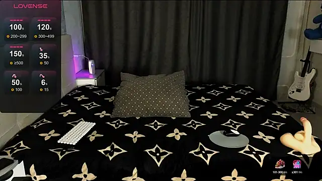 Snapshot of RoxieCrash chatting on October 5, 2025, 5:44 pm RoxieCrash online show from October 5, 2025, 5:44 pm