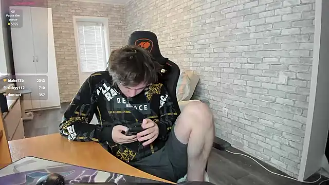 Snapshot of iliaskrislove chatting on March 12, 2025, 10:05 am iliaskrislove online show from March 12, 2025, 10:05 am