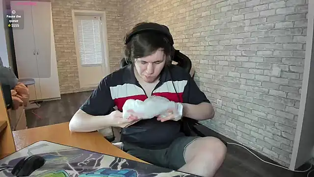 Snapshot of iliaskrislove chatting on March 18, 2025, 2:15 pm iliaskrislove online show from March 18, 2025, 2:15 pm