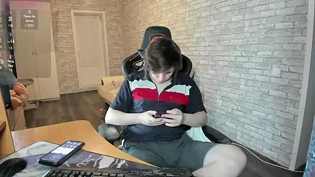 Snapshot of iliaskrislove chatting on March 18, 2025, 9:43 pm iliaskrislove online show from March 18, 2025, 9:43 pm