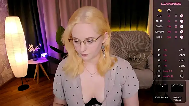 Aemilia  online show from January 25, 2025, 12:16 pm