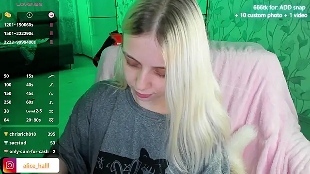 Snapshot of Alice_Halle chatting on December 8, 2024, 7:11 pm Alice Halle online show from December 8, 2024, 7:11 pm