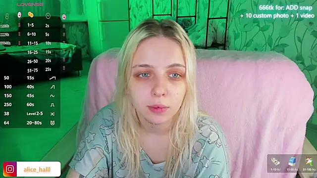 Snapshot of Alice_Halle chatting on December 10, 2024, 3:44 pm Alice Halle online show from December 10, 2024, 3:44 pm