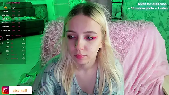 Snapshot of Alice_Halle chatting on December 15, 2024, 10:28 am Alice Halle online show from December 15, 2024, 10:28 am