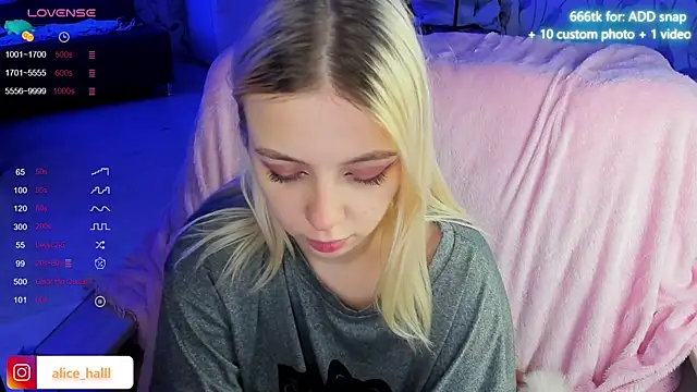 Snapshot of Alice_Halle chatting on December 16, 2024, 6:43 am Alice Halle online show from December 16, 2024, 6:43 am