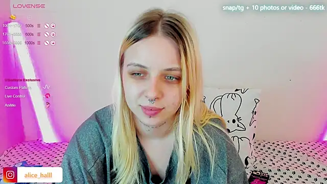 Snapshot of Alice_Halle chatting on February 2, 2025, 4:32 pm Alice Halle online show from February 2, 2025, 4:32 pm