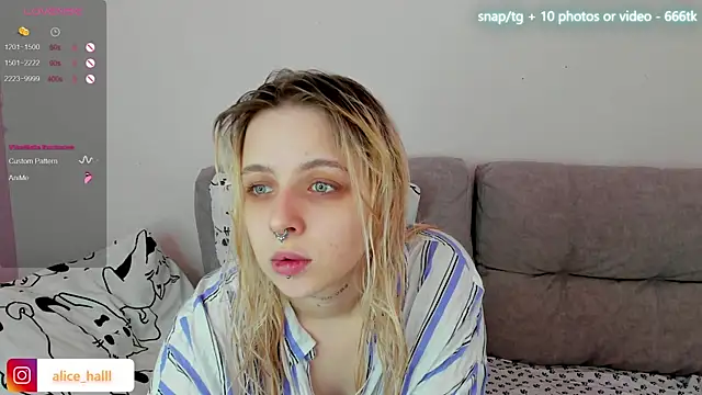 Snapshot of Alice_Halle chatting on March 2, 2025, 8:16 am Alice Halle online show from March 2, 2025, 8:16 am