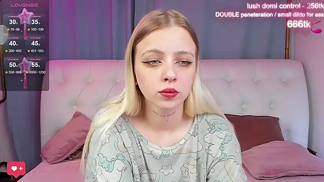 Snapshot of Alice_Halle chatting on October 6, 2025, 1:14 am Alice Halle online show from October 6, 2025, 1:14 am